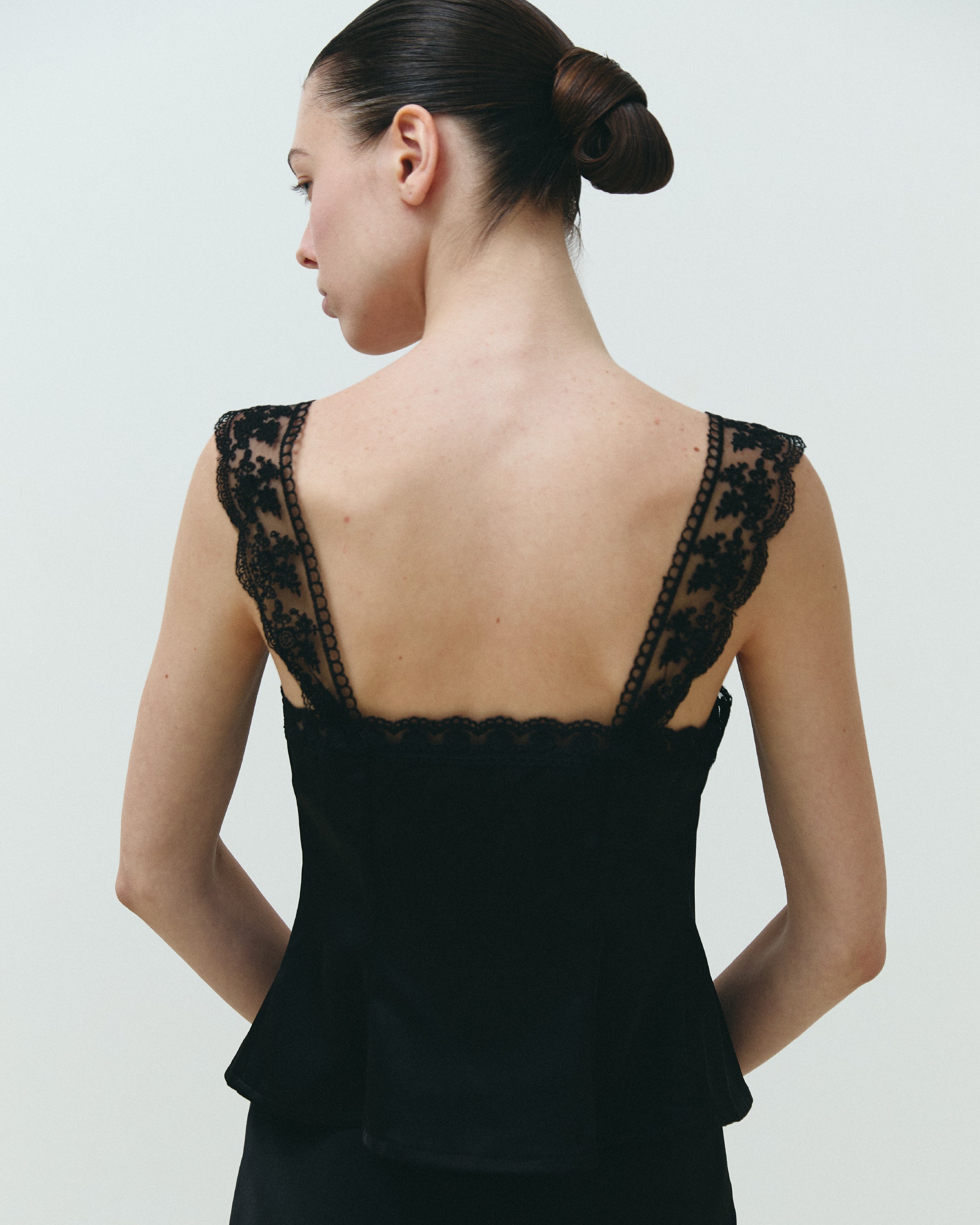 LUNA LACE TOP